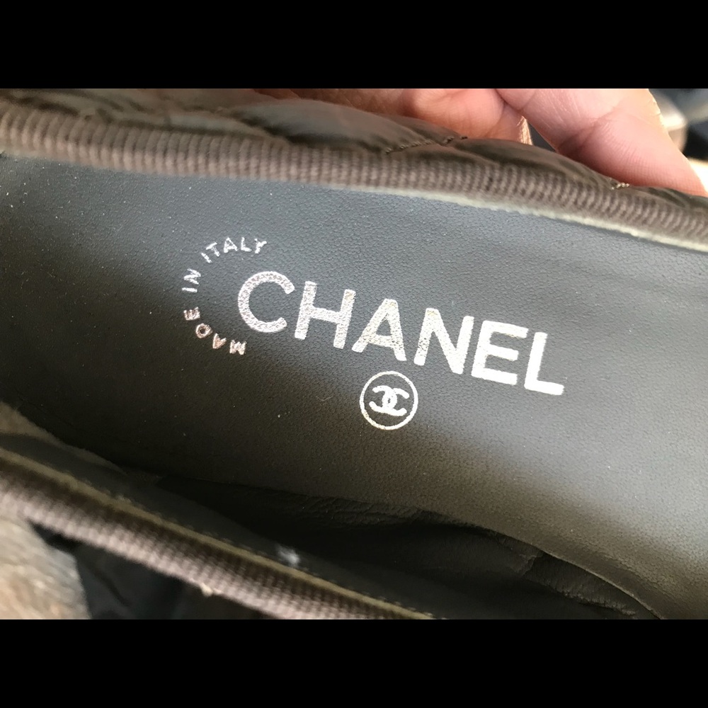 AUTHENTIC CHANEL FLAT GREY QUILTED SIZE 37 $795